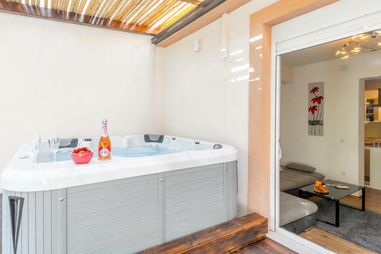 Alena Luxury Apartment With Jacuzzi Split Exterior photo